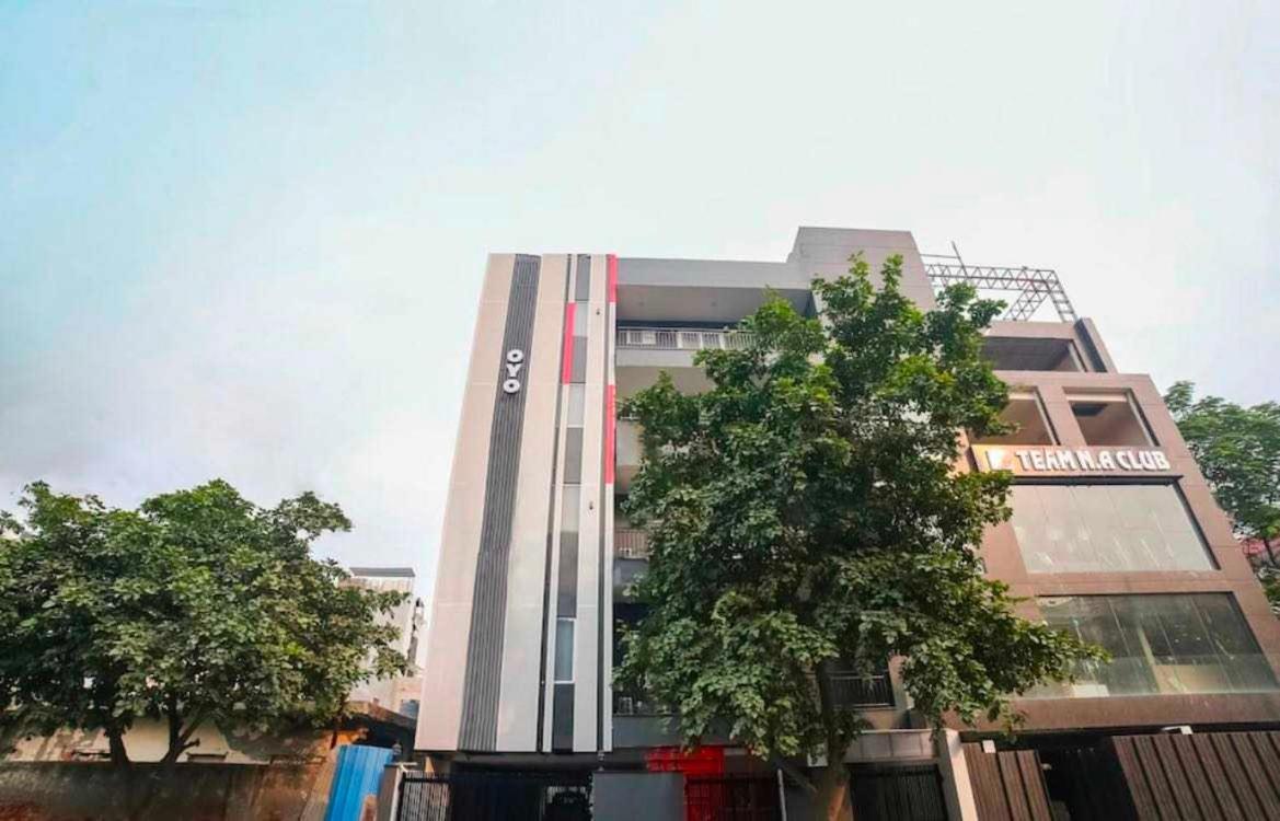 Collection O Kailash Enclave Delhi (National Capital Territory of India)