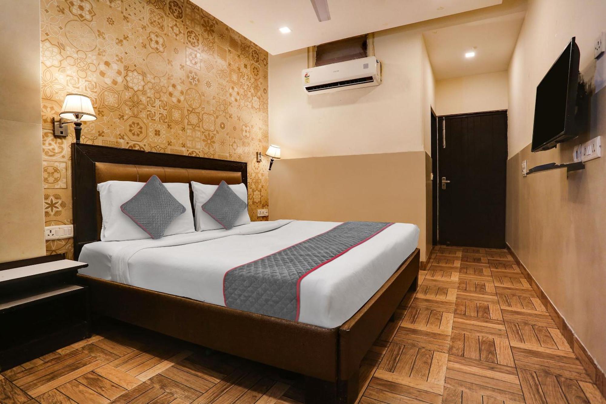 Townhouse Gera's 4* New Delhi