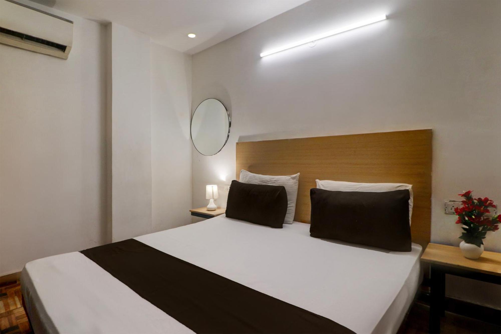 Hotel O The Tourist Palace Lavish Key Room's New Delhi