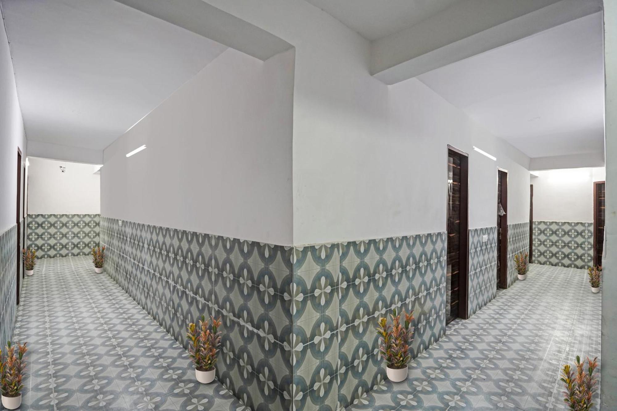 Hotel Super O Sk Residency Rohini 4*