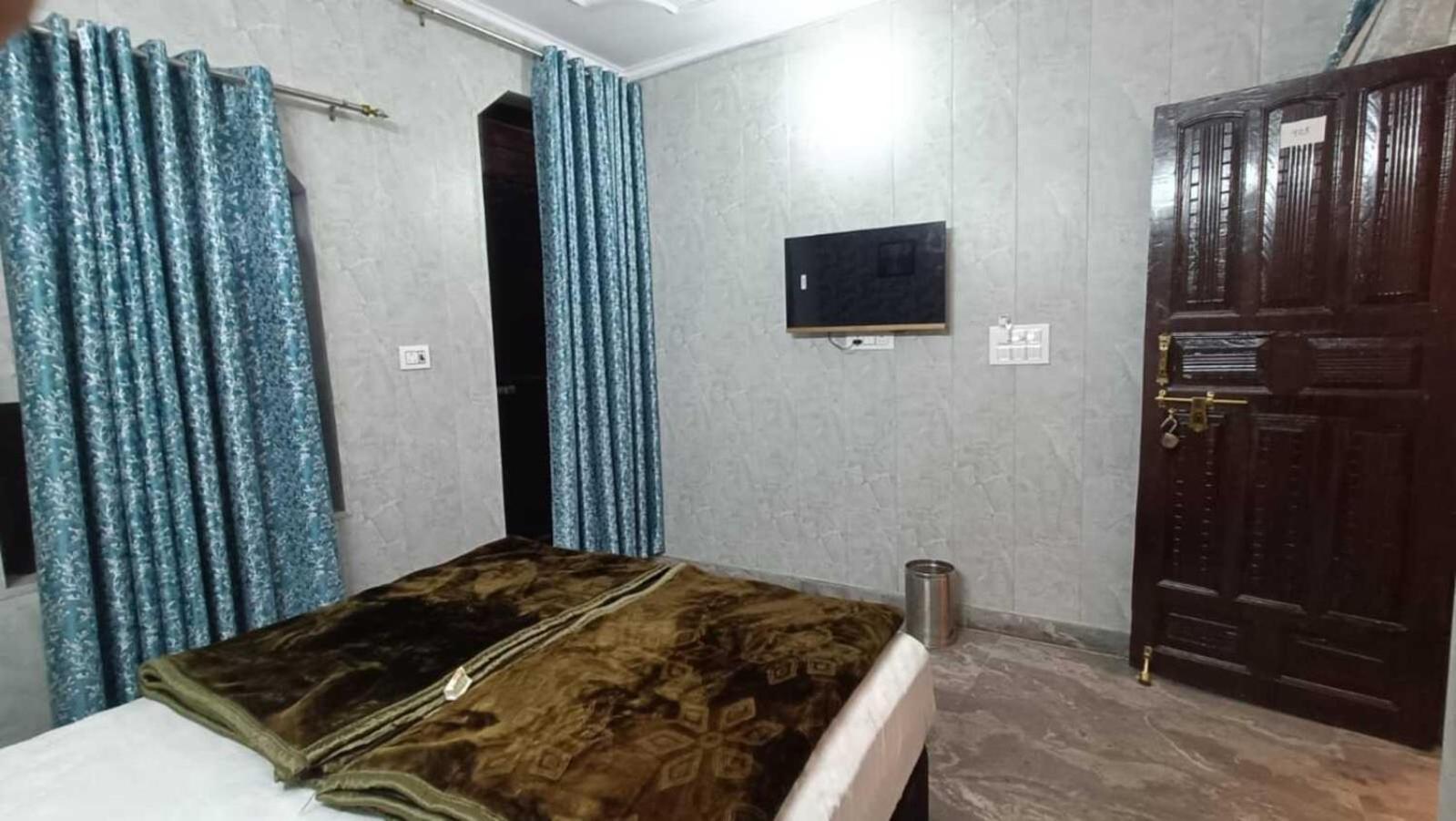 Family -1 Min Walk In Nizamuddin Railway Station 2* New Delhi