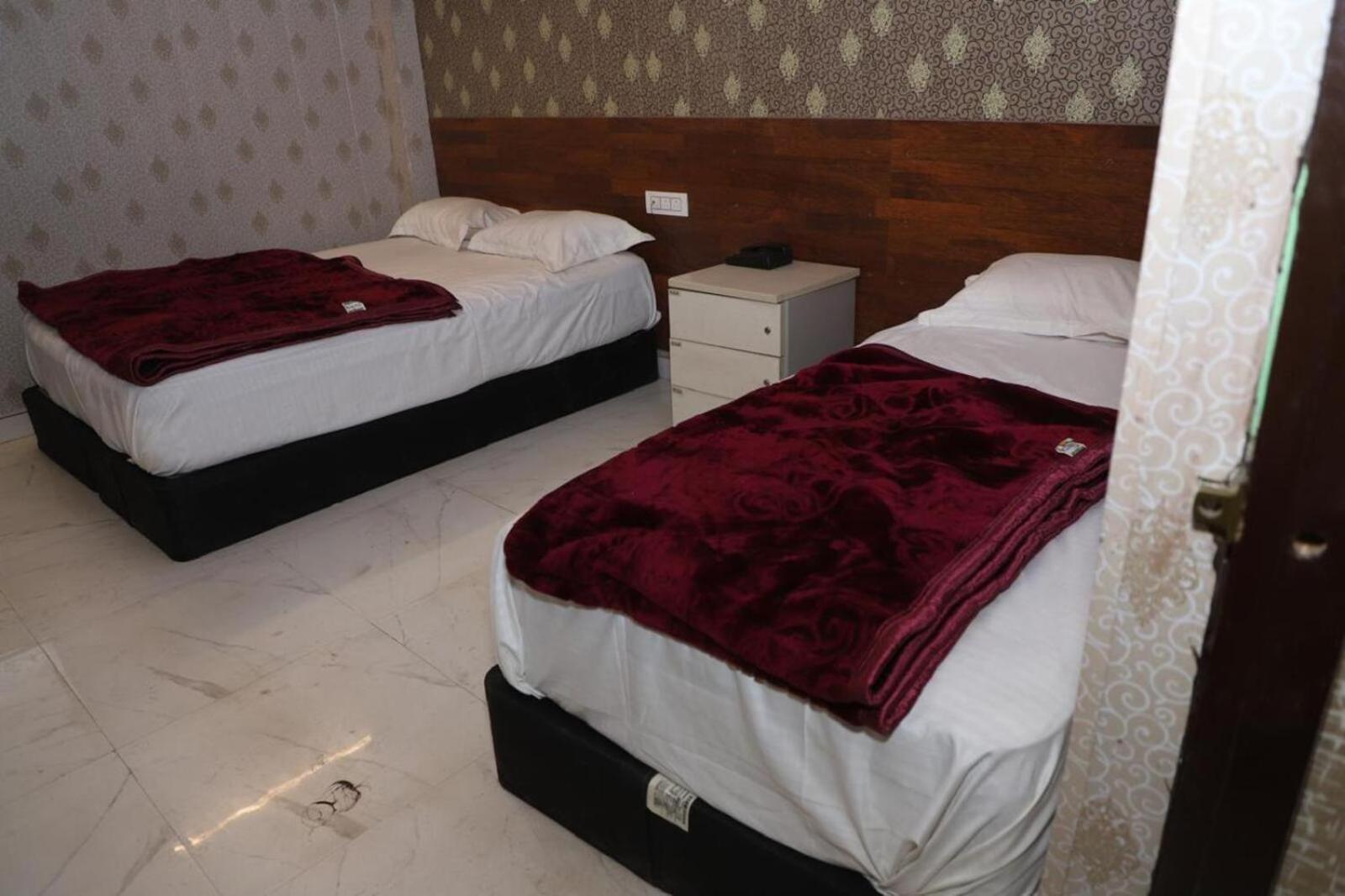 Hotel Family -1 Min Walk In Nizamuddin Railway Station New Delhi
