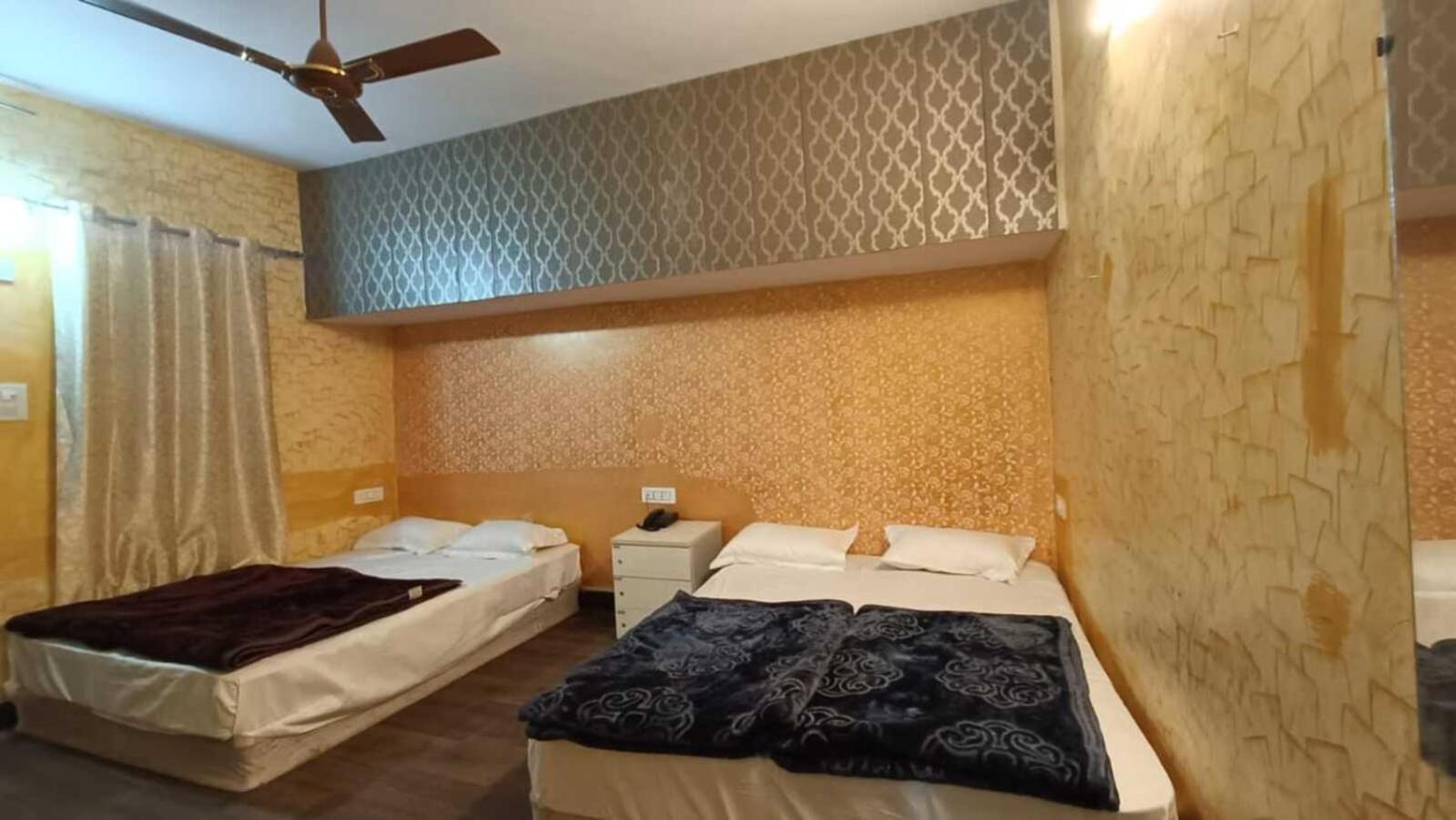 Hotel Family -1 Min Walk In Nizamuddin Railway Station New Delhi