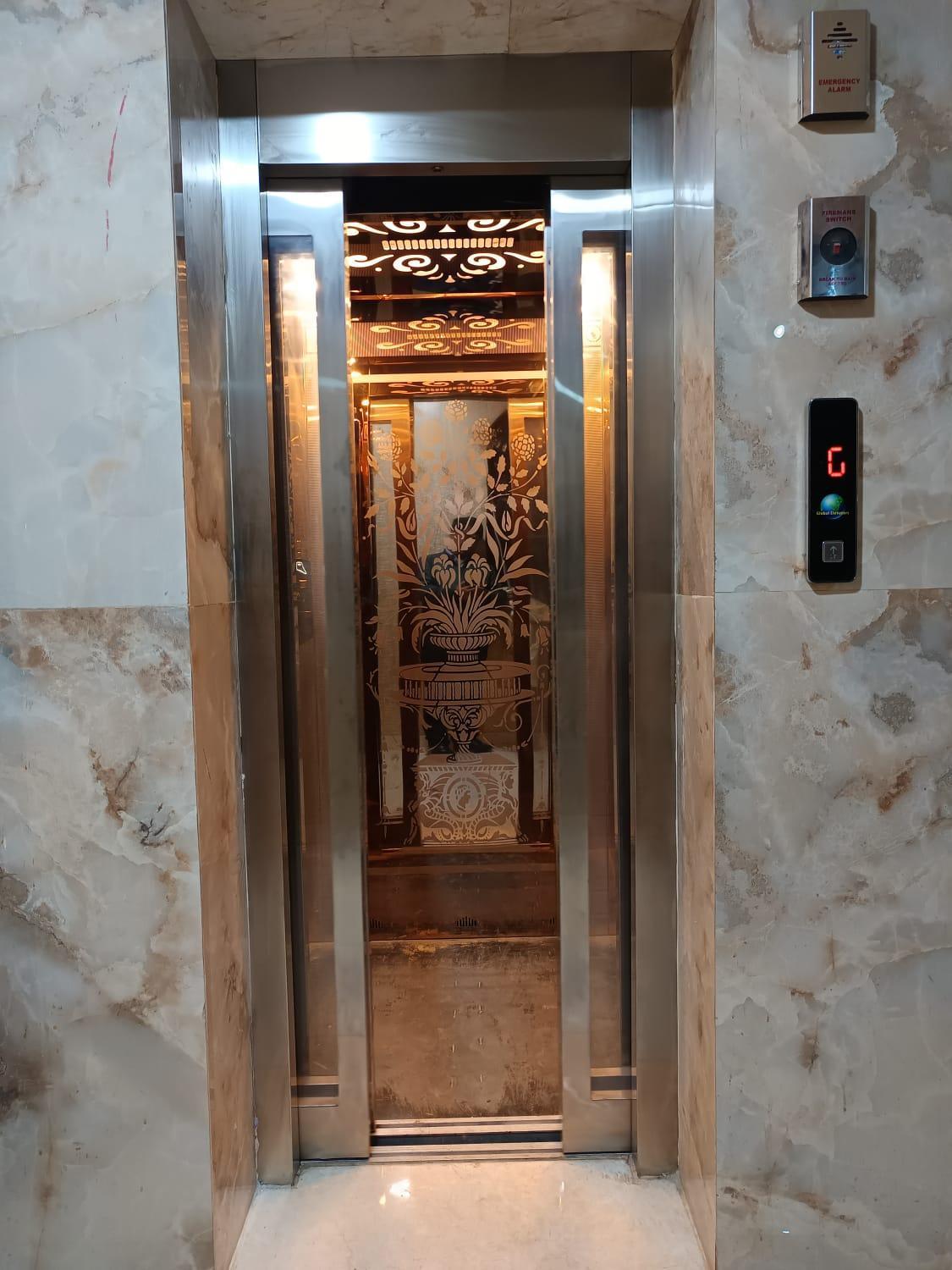 Family -1 Min Walk In Nizamuddin Railway Station Hotel 2*