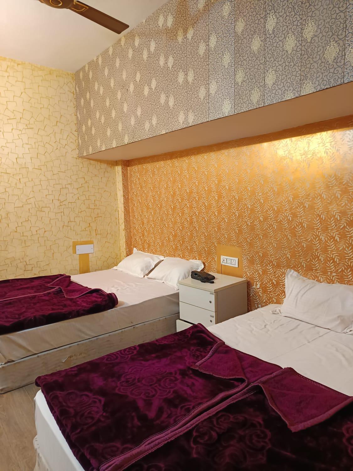 Family -1 Min Walk In Nizamuddin Railway Station Hotel