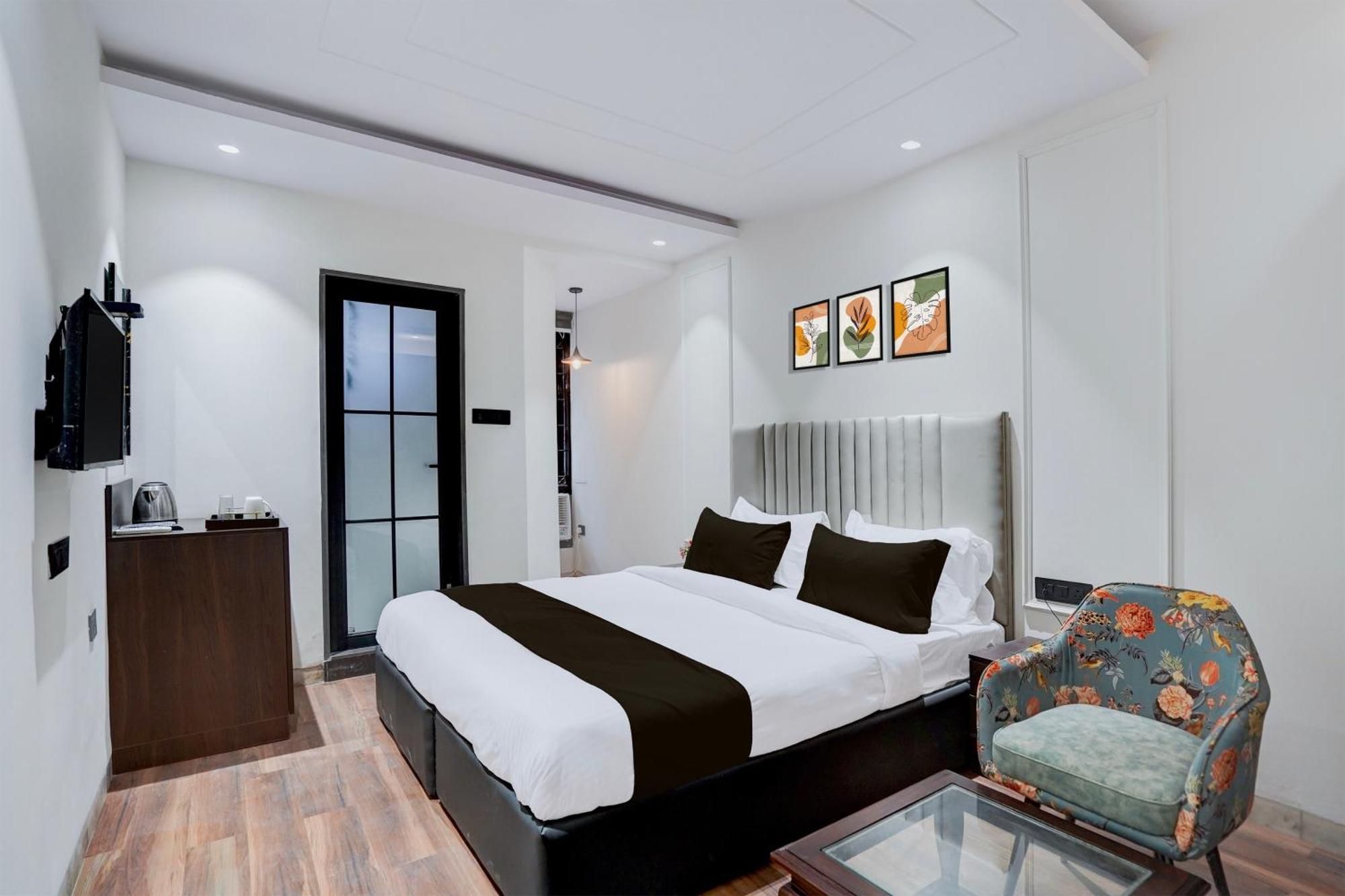 Super Townhouse Karol Bagh Formerly Unistar 3*