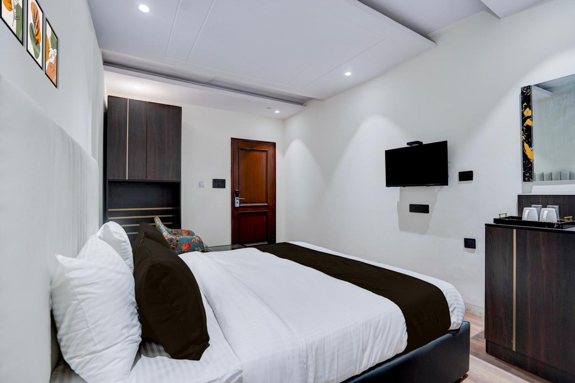 Super Townhouse Karol Bagh Formerly Unistar