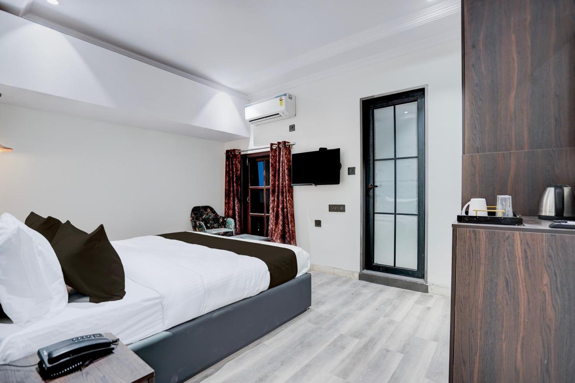 Super Townhouse Karol Bagh Formerly Unistar