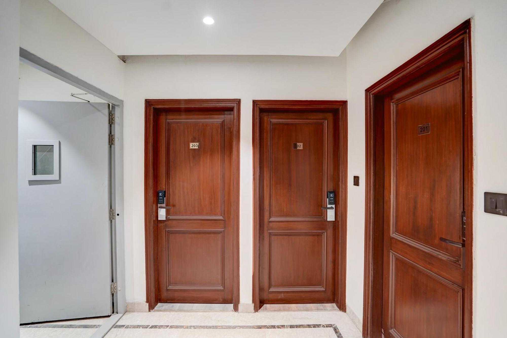 Super Townhouse Karol Bagh Formerly Unistar Hotel