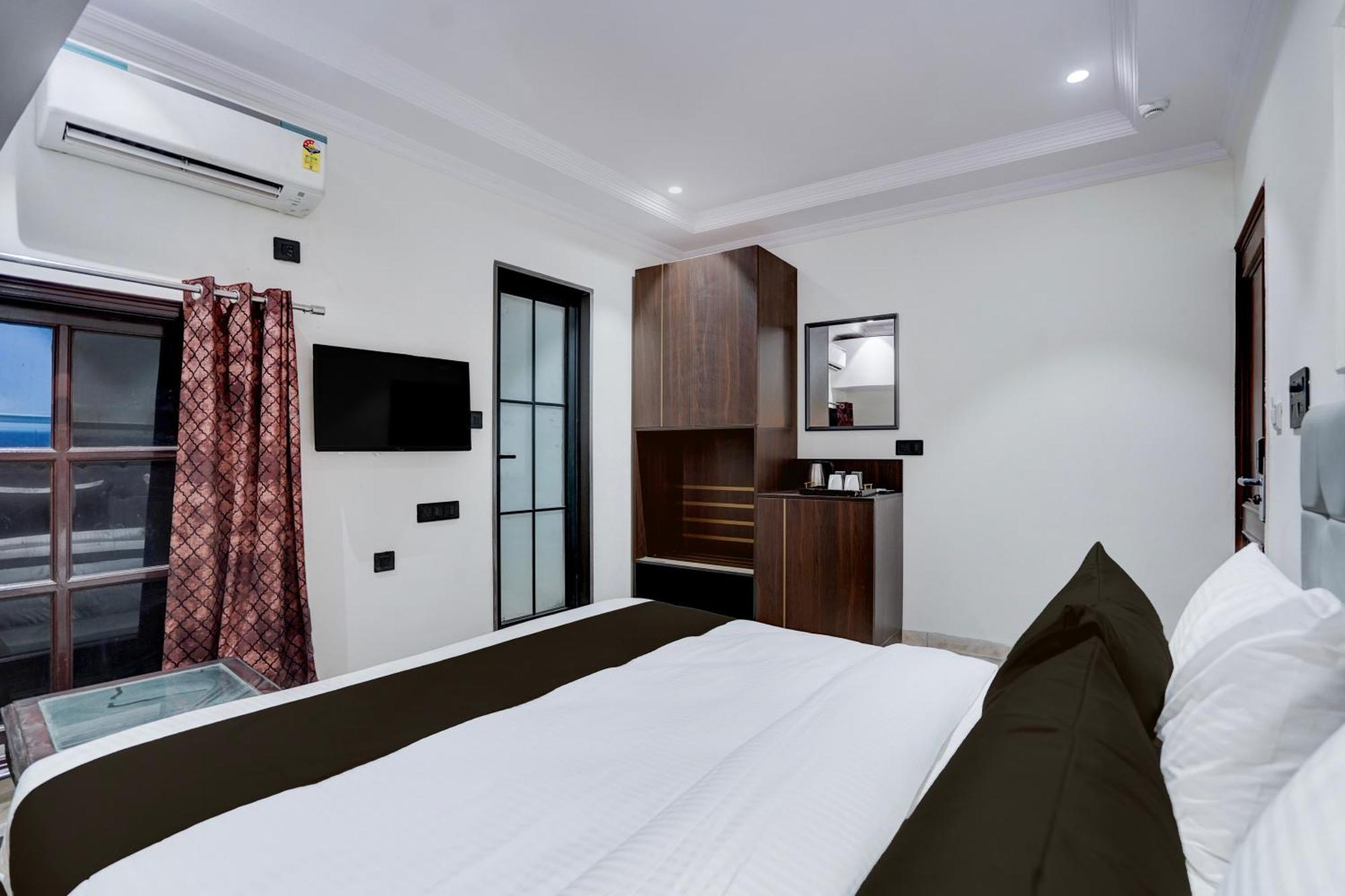 Super Townhouse Karol Bagh Formerly Unistar