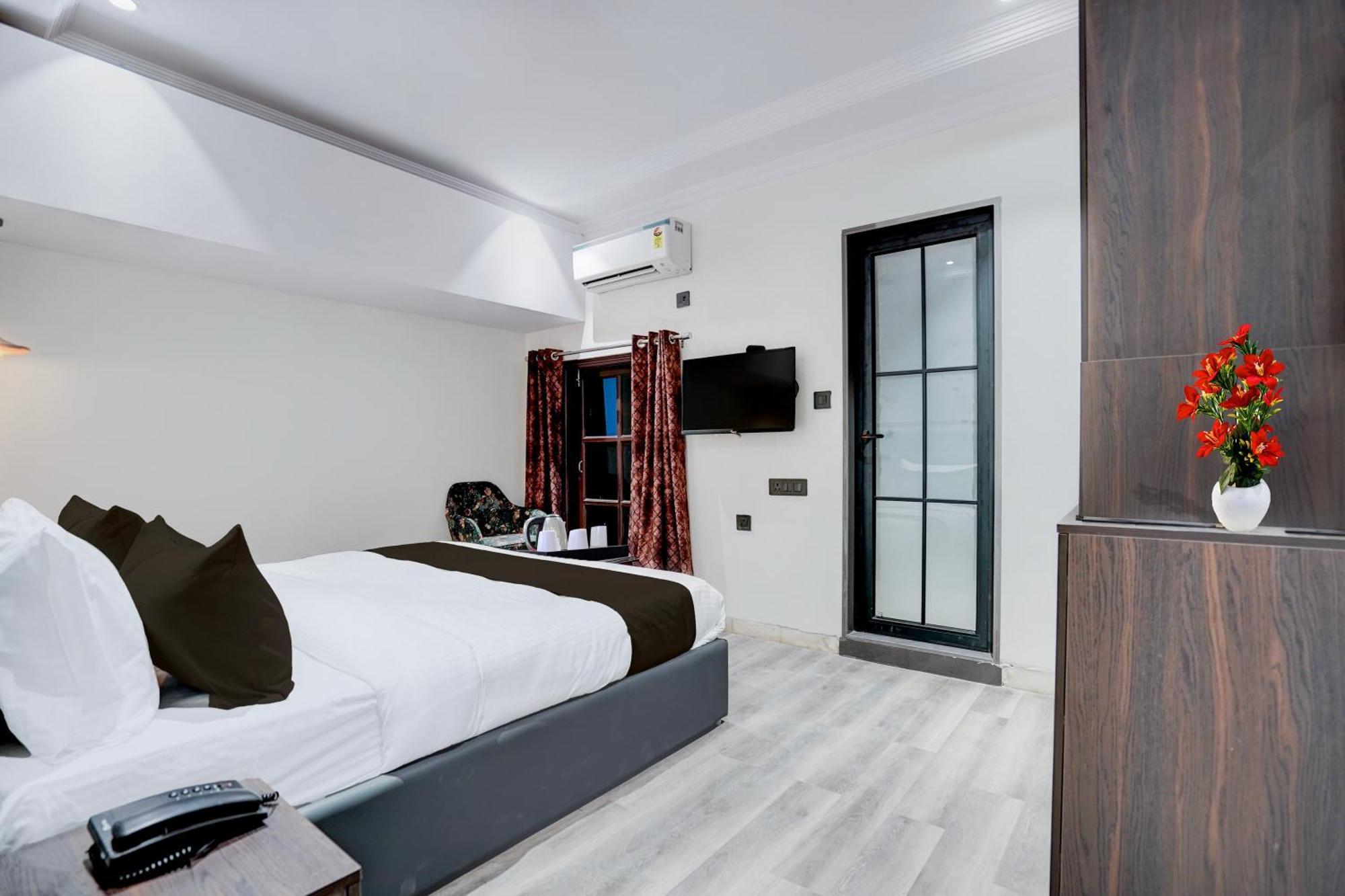Hotel Super Townhouse Karol Bagh Formerly Unistar