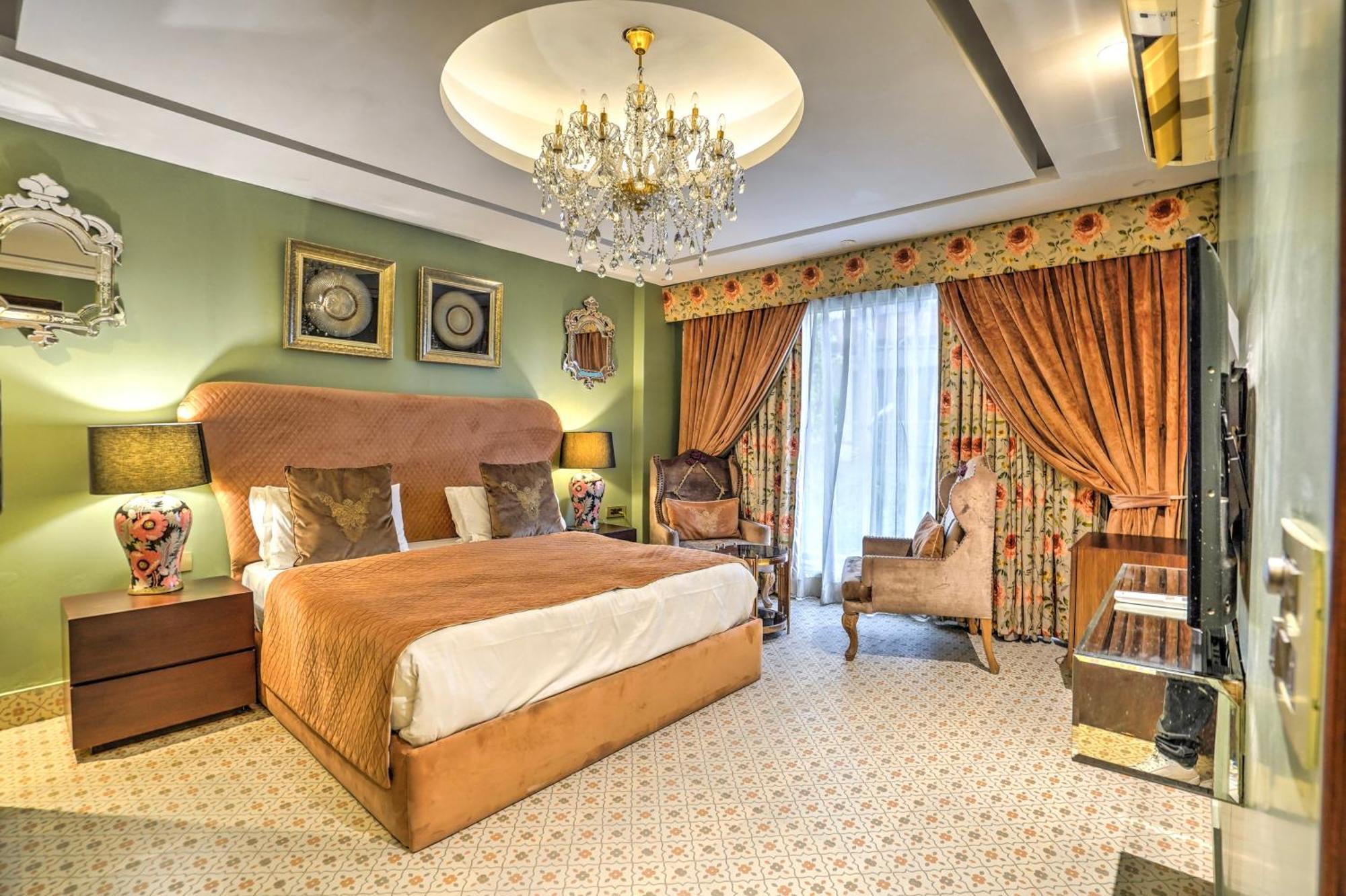 Palette And Vasant Kunj Formerly Cotts Hotel *
