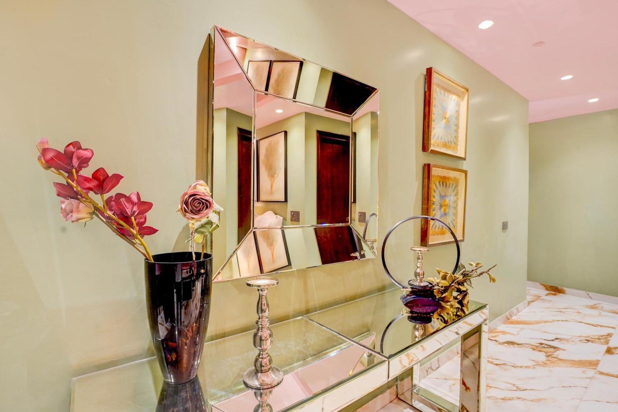 Palette And Vasant Kunj Formerly Cotts Hotel New Delhi