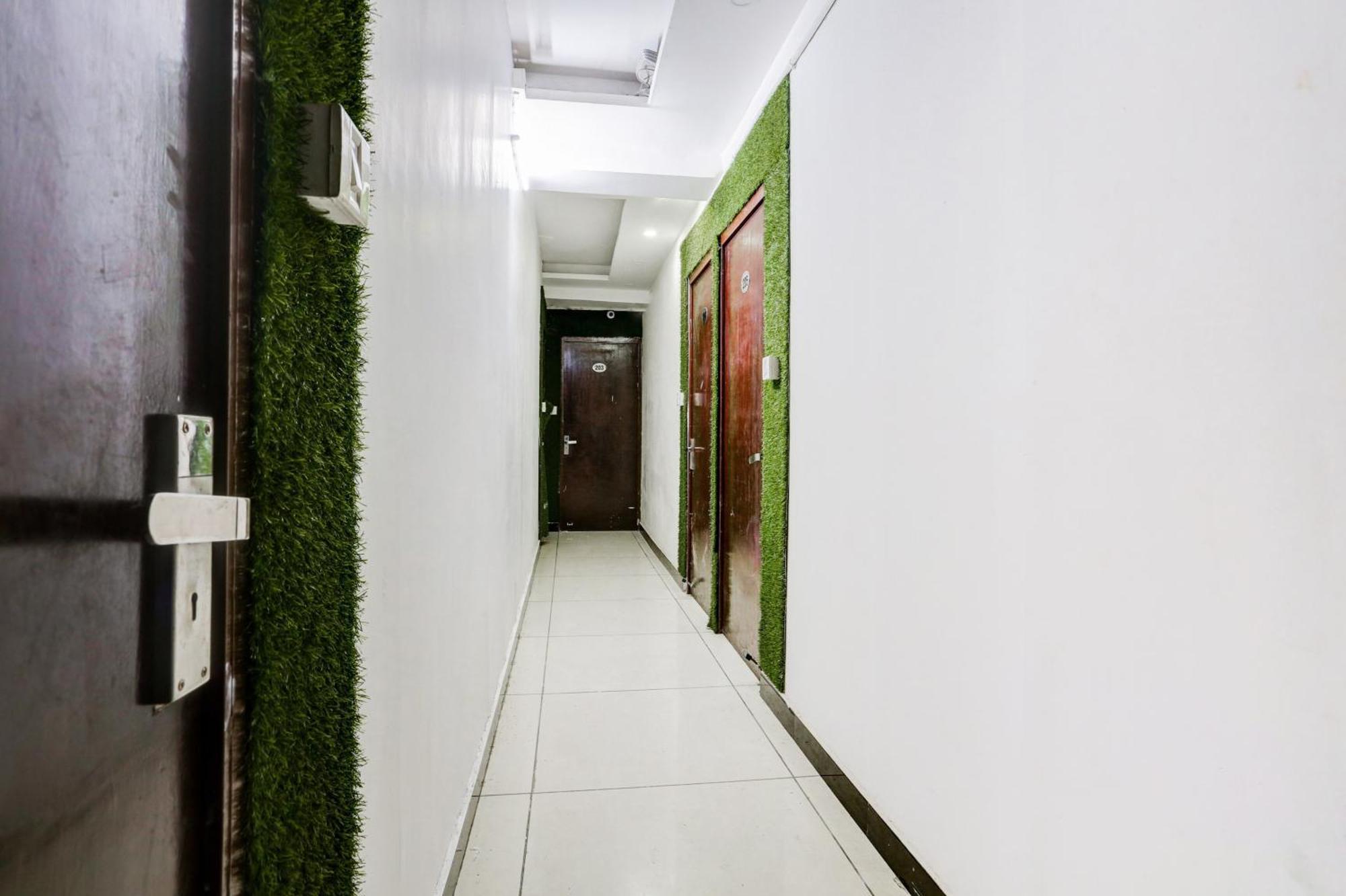 Rk Plaza Hotel *