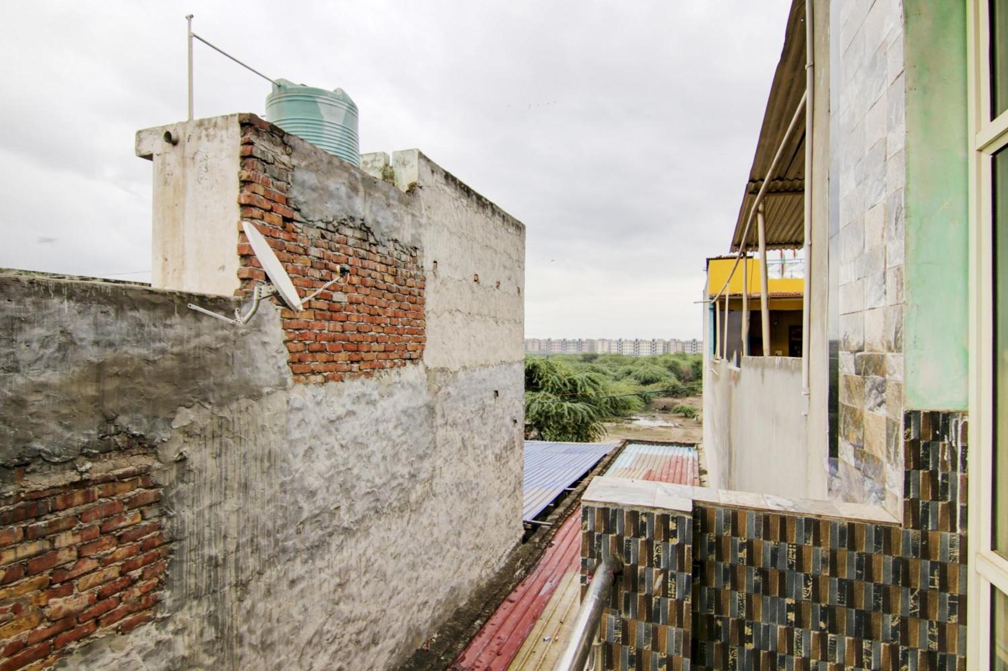 O S Palace Near Samaypur Badli Metro Station Hotel 3*