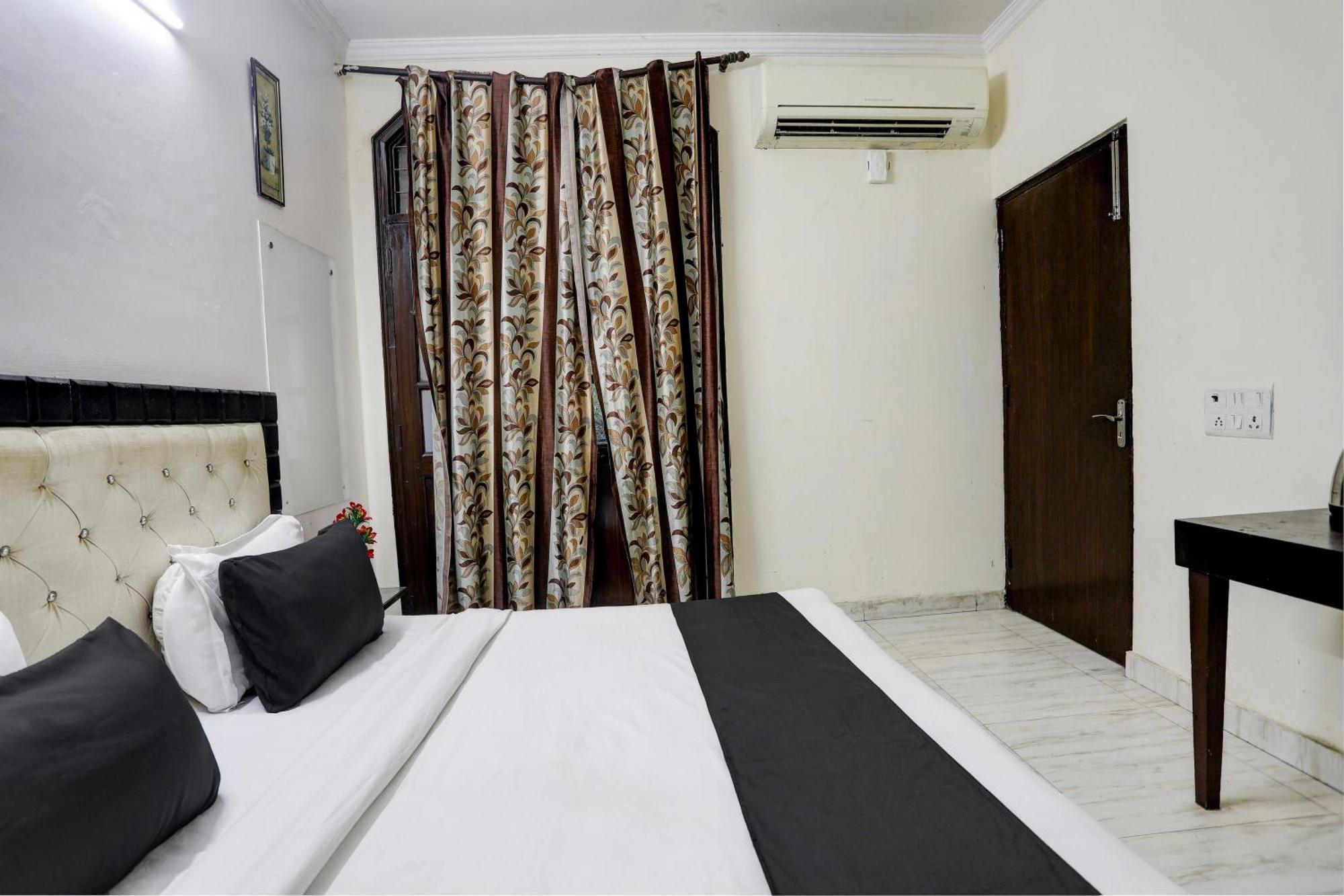 Hotel O R S New Delhi