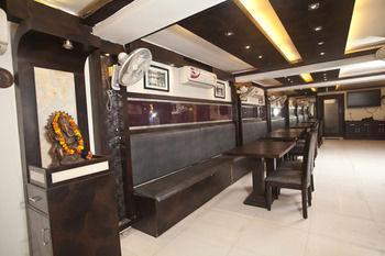 Oyo Rajouri Garden Hotel New Delhi