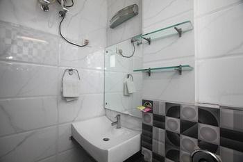 Oyo Rajouri Garden Hotel