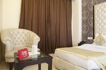 Oyo New Friends Colony Crossroad Hotel 3*