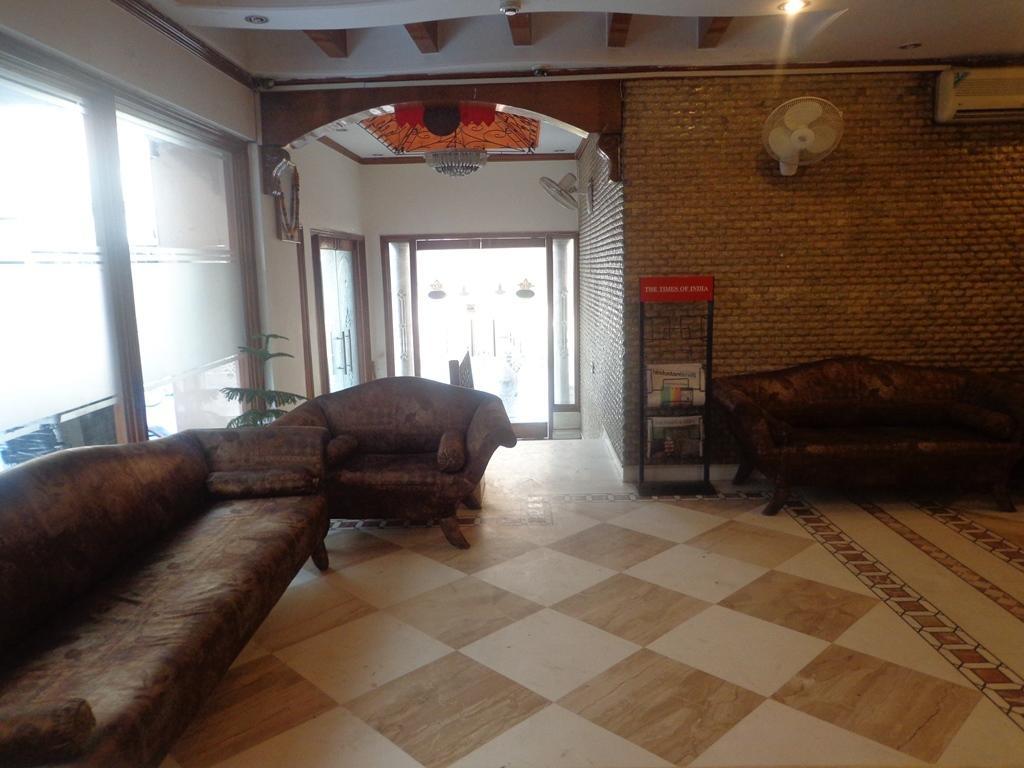 Metro Hotel 2*