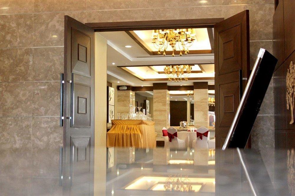 The Golden Palms & Spa, Delhi Hotel
