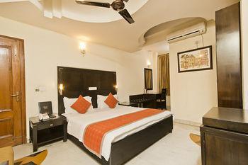 Hotel Fabexpress Rajdeep Palace