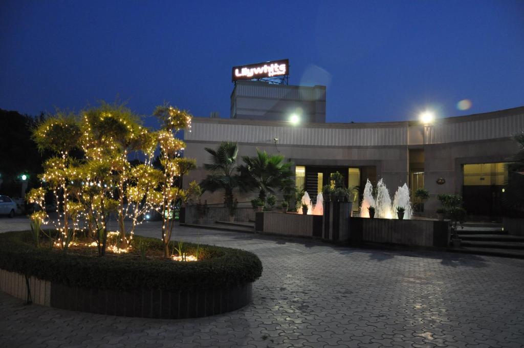 Hotel Lilywhite 3*