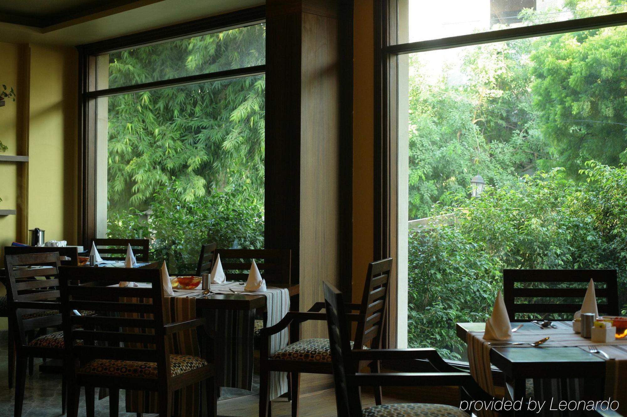 Hotel The Orion - Greater Kailash 4*