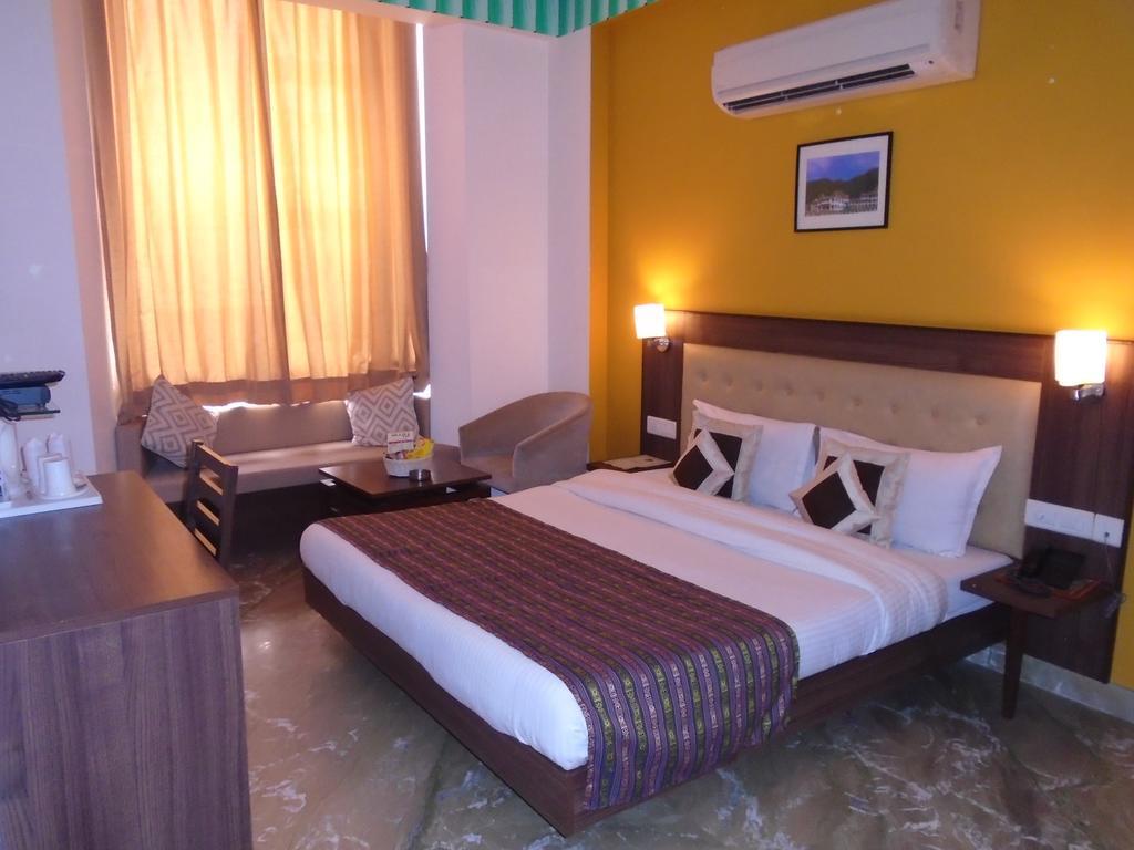 Tawang Near B L Kapoor Hospital A Well Hygiene 3*