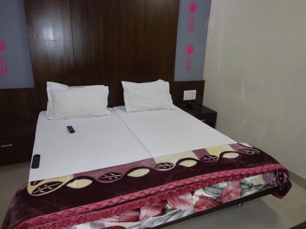Saina International Hotel 3*