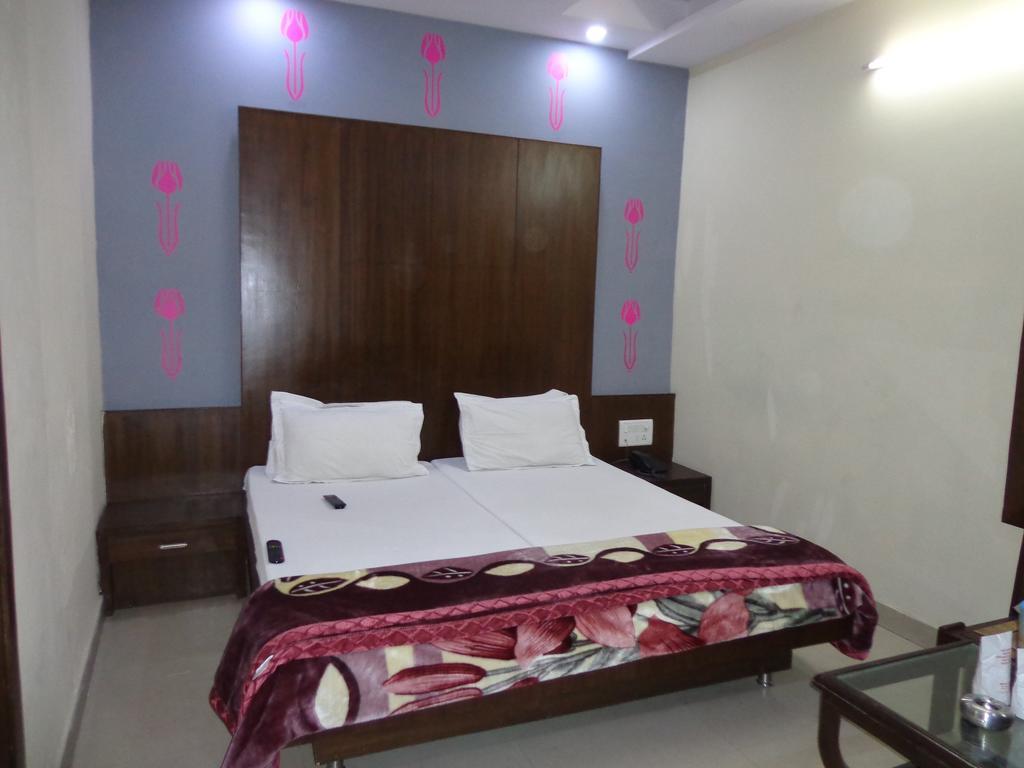 Hotel Saina International