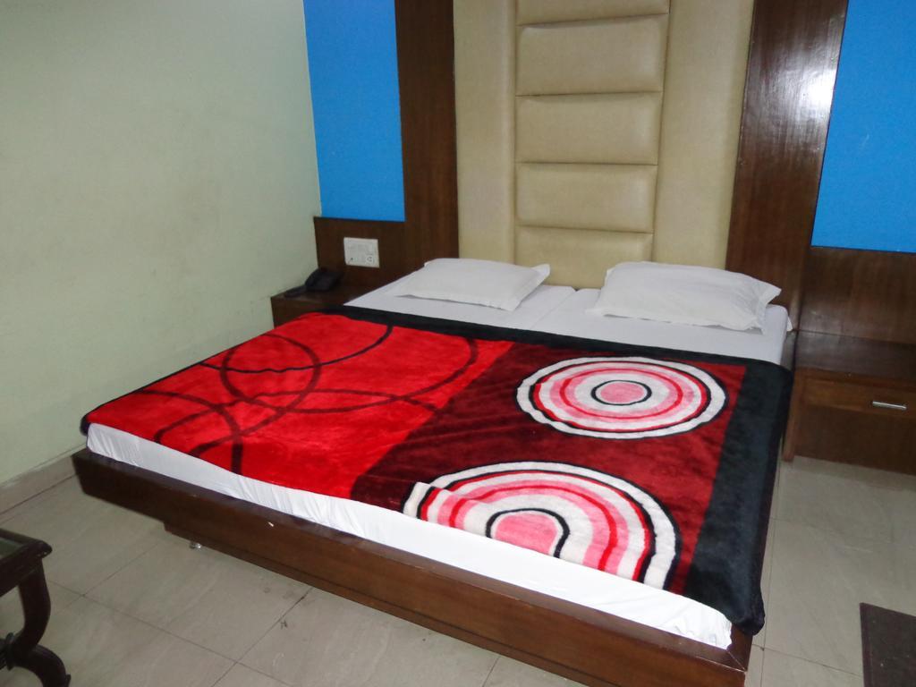 Saina International Hotel 3*