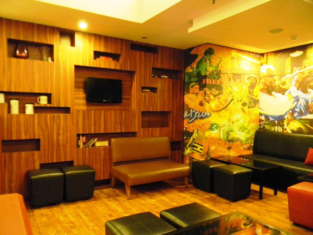 Red Fox By Lemon Tree Hotels, East Delhi (National Capital Territory of India)