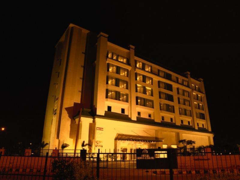 Ramada By Wyndham New Pitampura