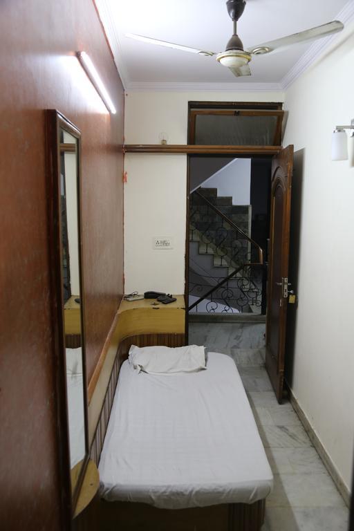 Yes Please 3* New Delhi