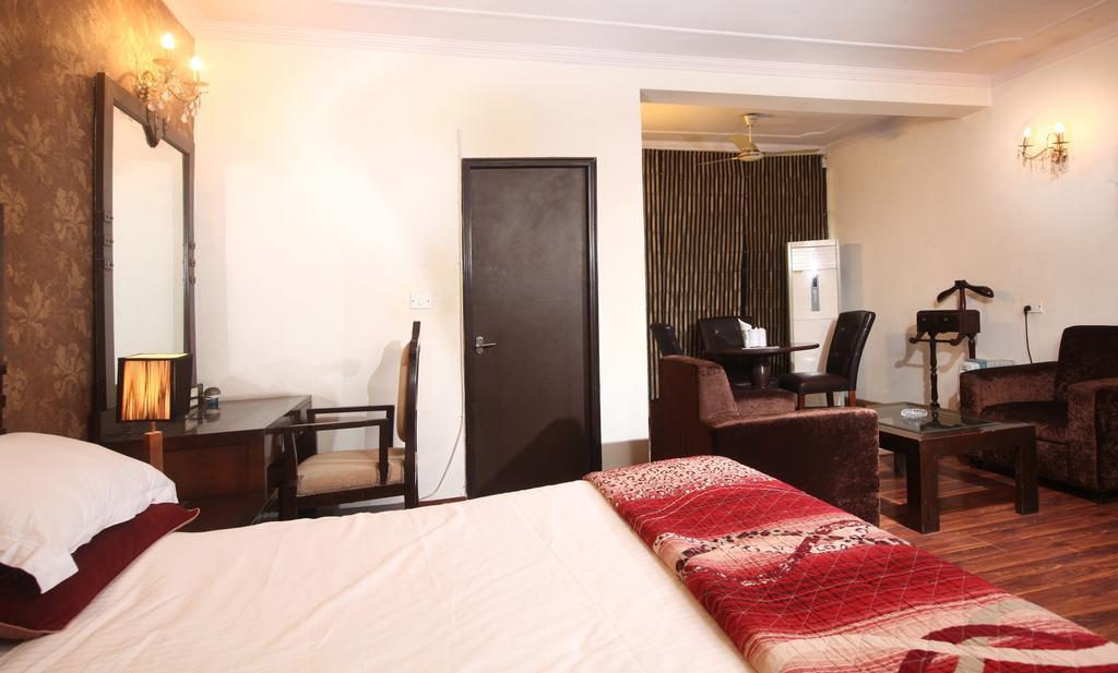 Hotel Oyo 358 Sarojini Nagar 3*