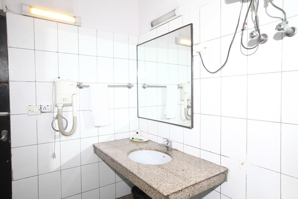 Oyo 358 Sarojini Nagar Hotel 3*