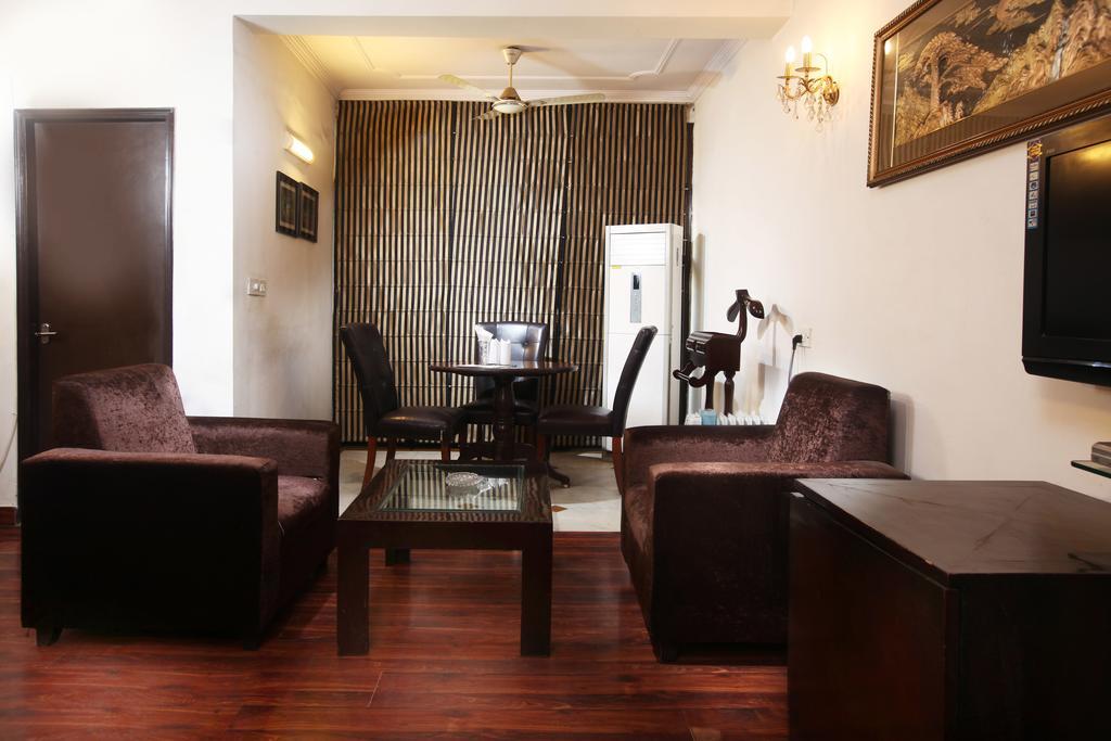 Oyo 358 Sarojini Nagar New Delhi