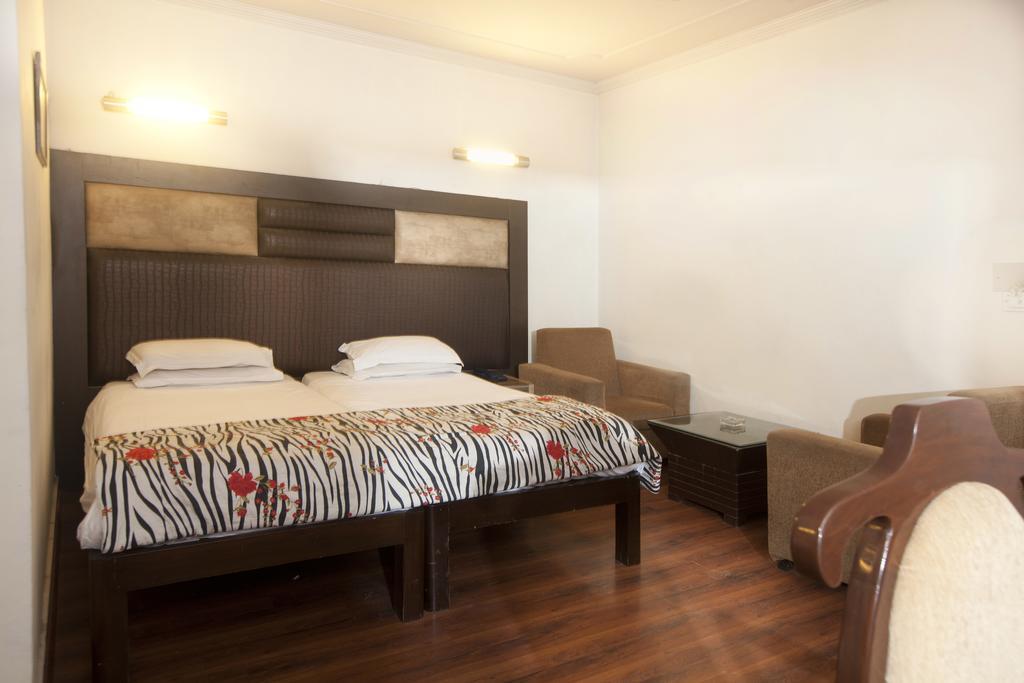 Oyo 358 Sarojini Nagar 3*
