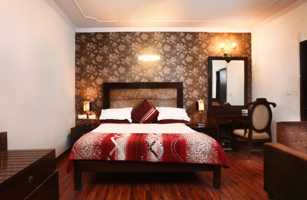 Hotel Oyo 358 Sarojini Nagar New Delhi