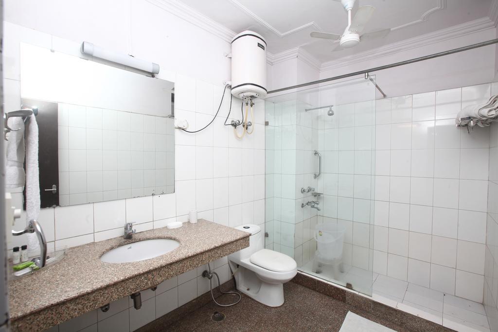 Oyo 358 Sarojini Nagar Hotel New Delhi