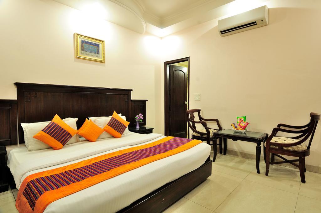 Hotel Legend - Walk-in From Railway Station New Delhi
