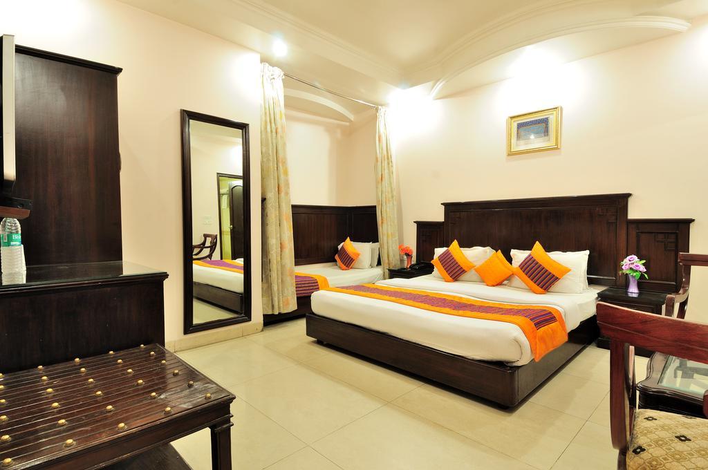 Hotel Legend - Walk-in From Railway Station