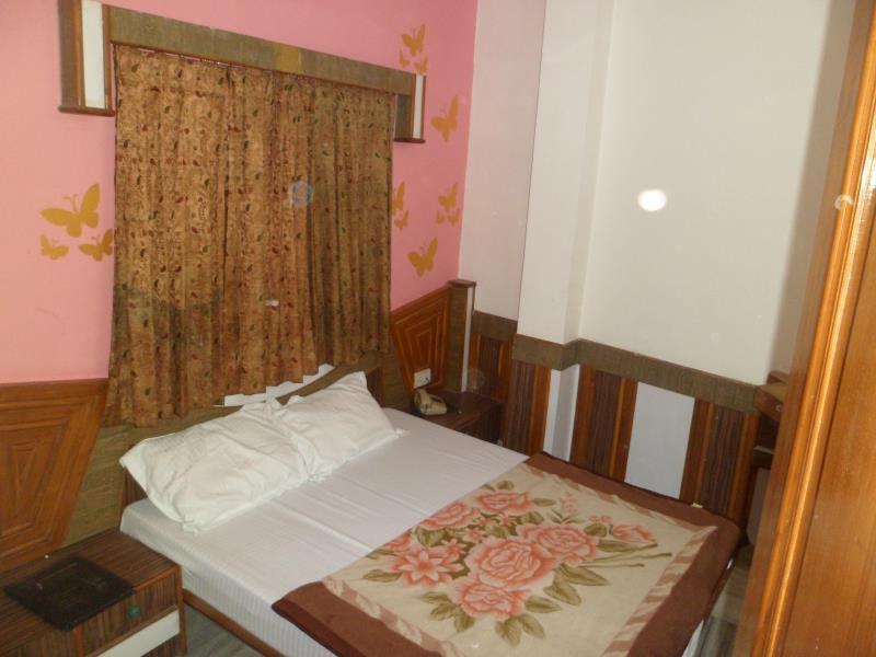 Hotel Hare Krishna Main Bazar 3*