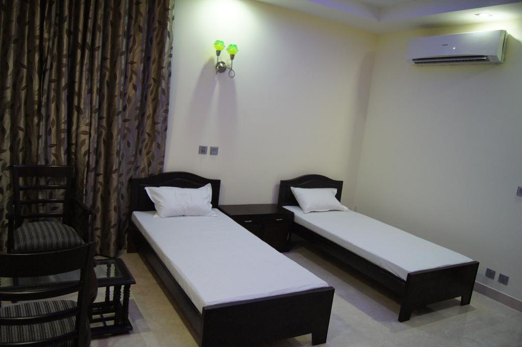 Kapoor Residency 3*