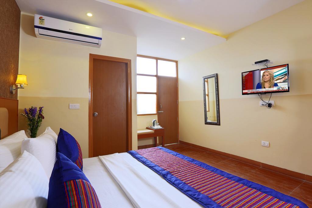 Hotel Aeroporto Nearest Landmark Aerocity Delhi 3*