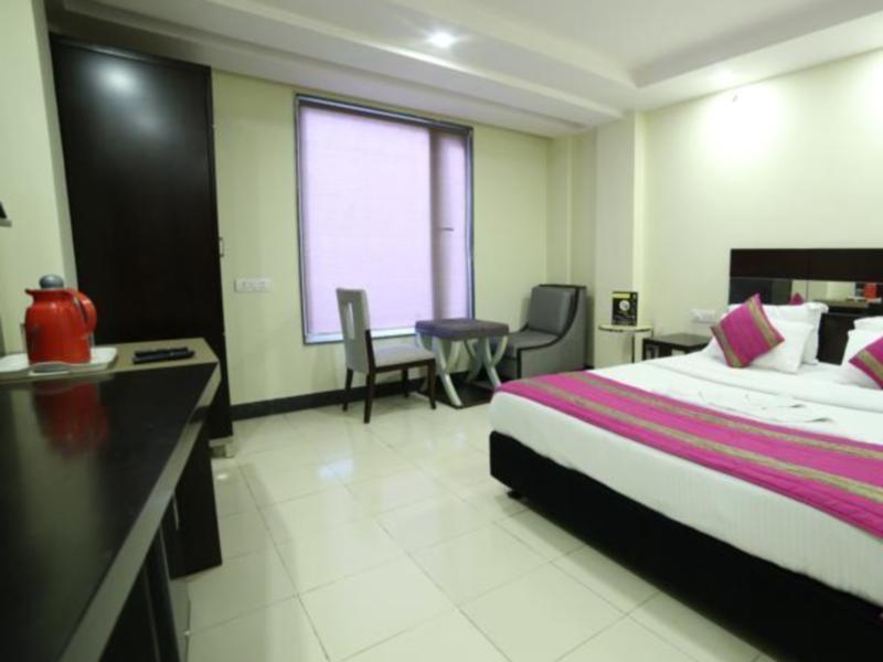 Neu - Near Connaught Place 4*