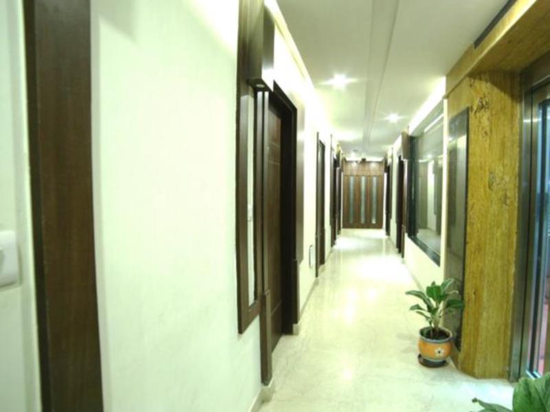 Hotel Neu - Near Connaught Place 4*