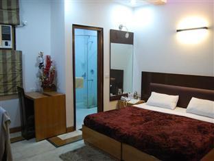 Fabhotel Nagpal Palace Patel Nagar Hotel