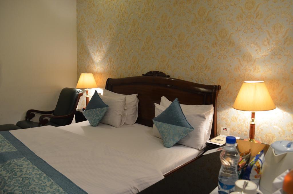 Hotel Emperor Palms